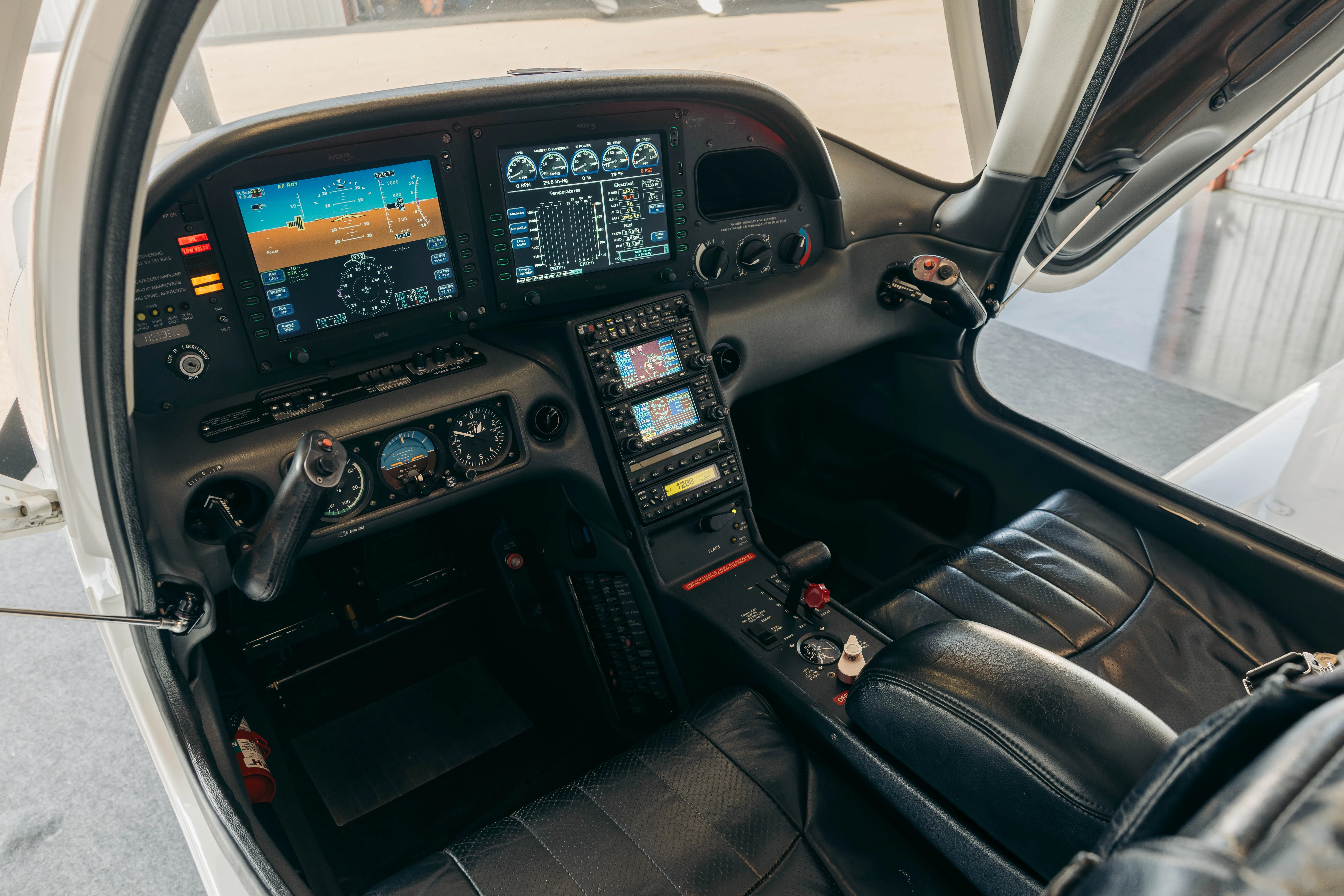 Cirrus SR20 training photo