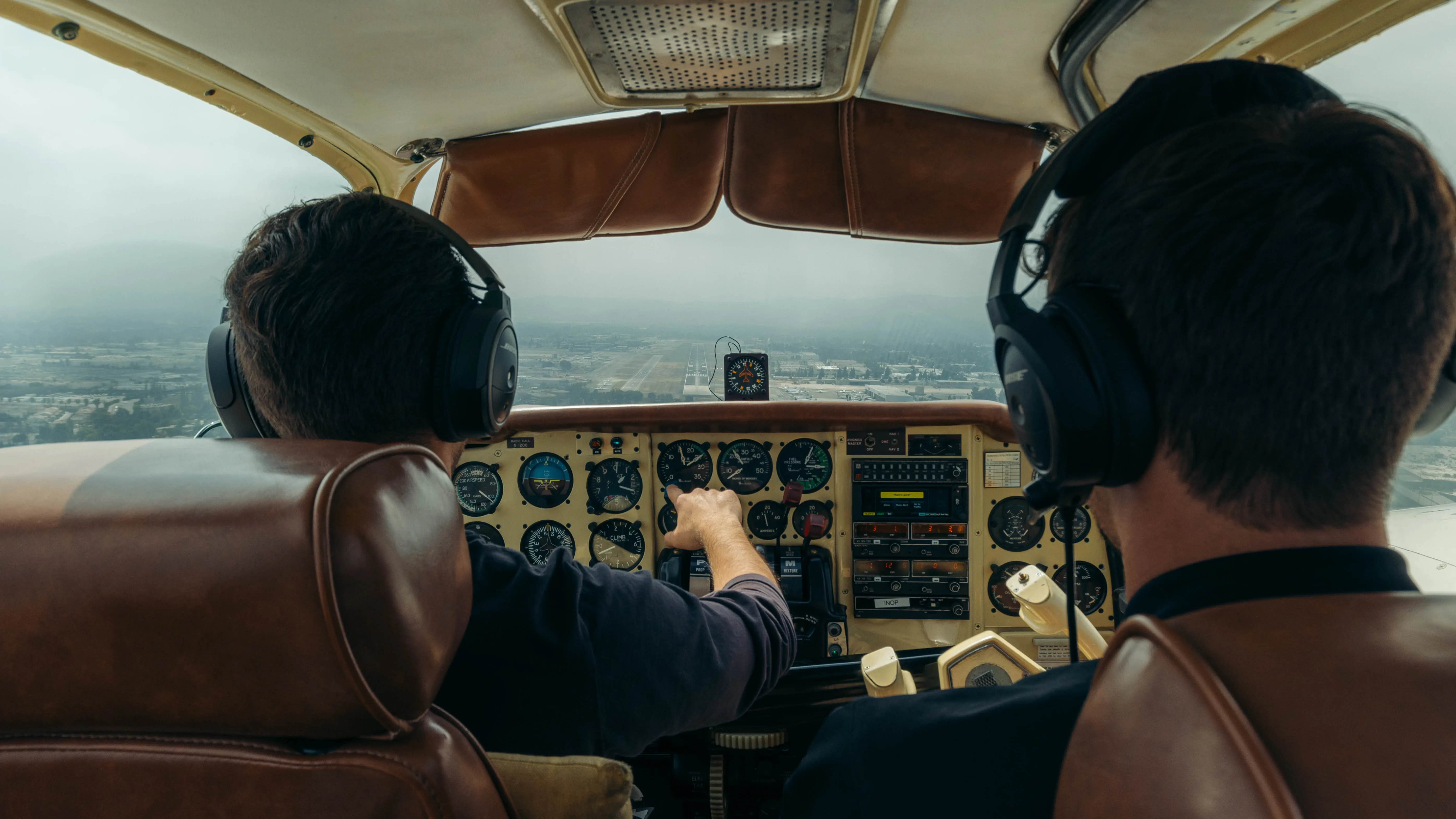 LA Flight Academy student flying over Los Angeles