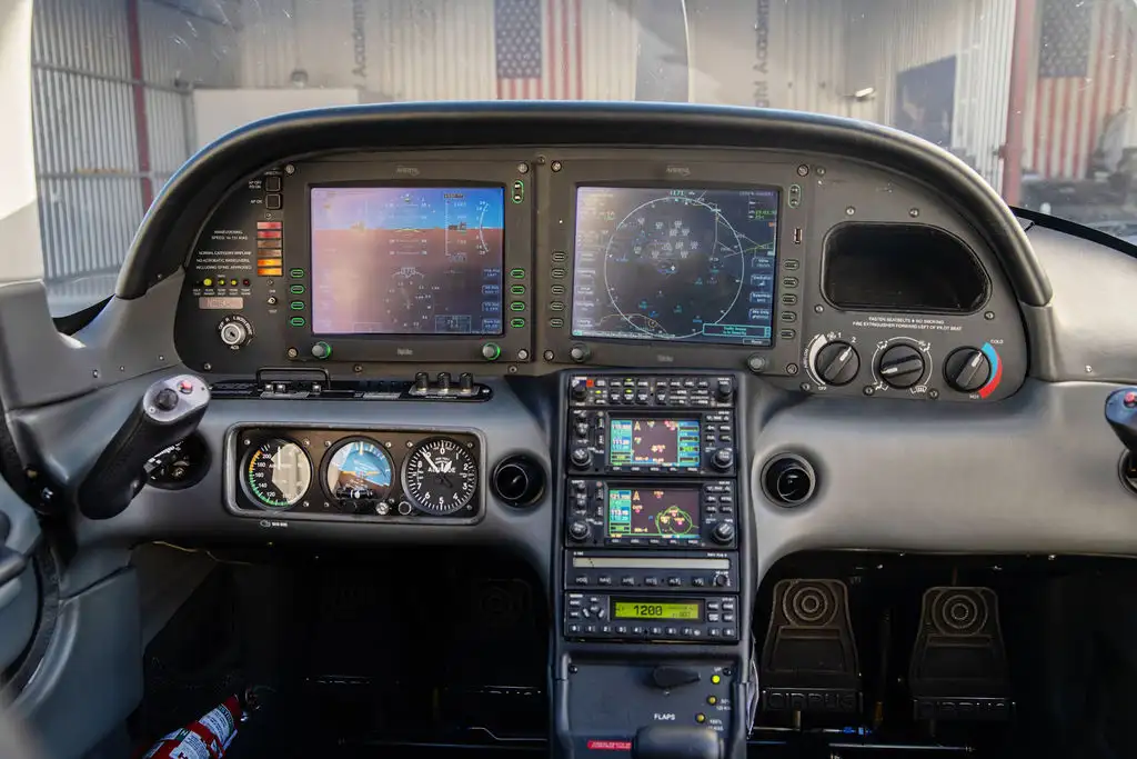 N219EL 2007 Cirrus SR20 GTS at LA Flight Academy