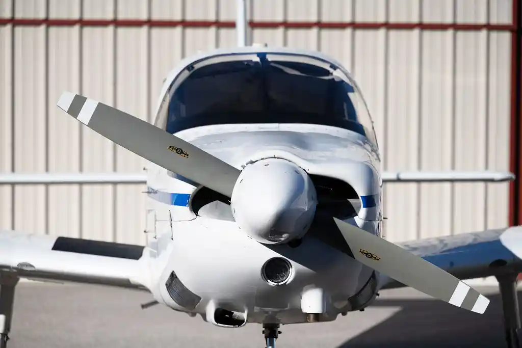 la flight academy los angeles flight school close up front view of a N4409X Piper Archer II