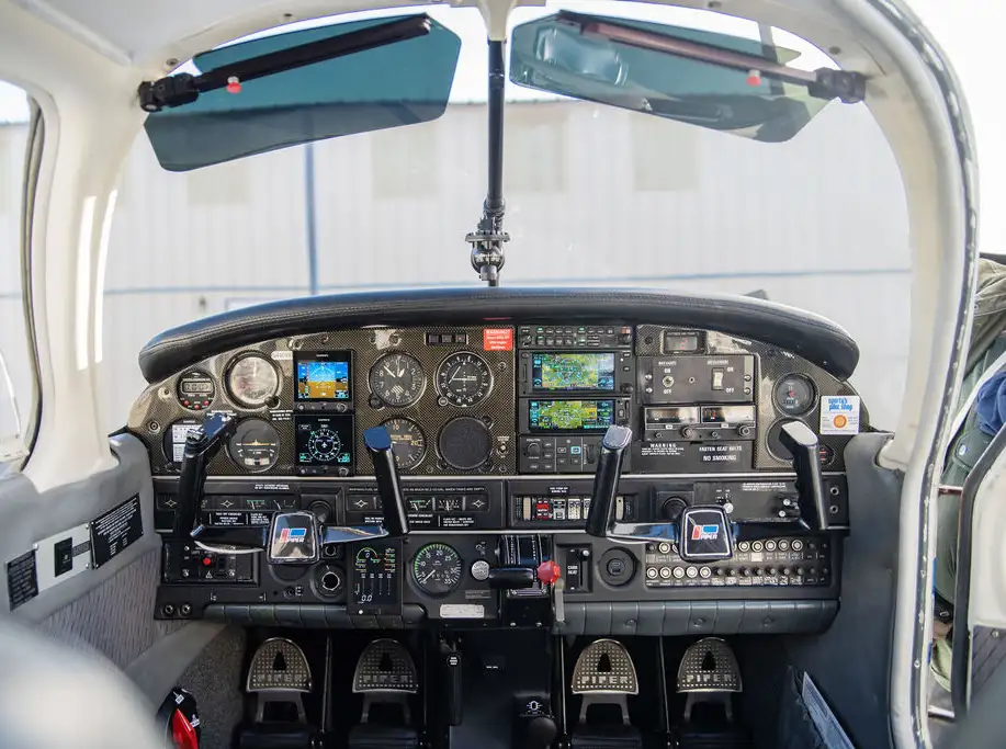 LA Flight Academy N4409X aircraft with dual garmin avionics