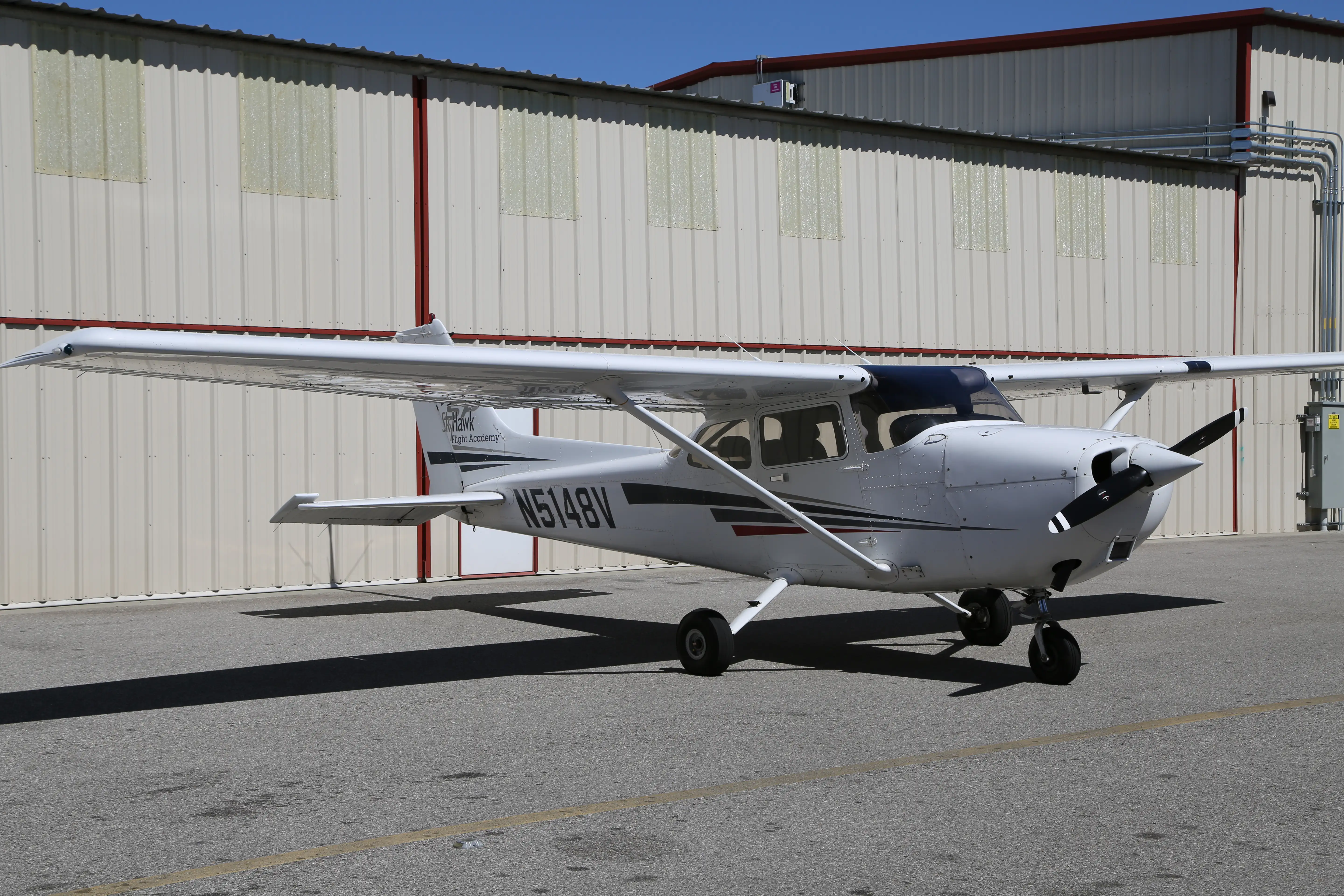 N5148V Cessna 172S cockpit