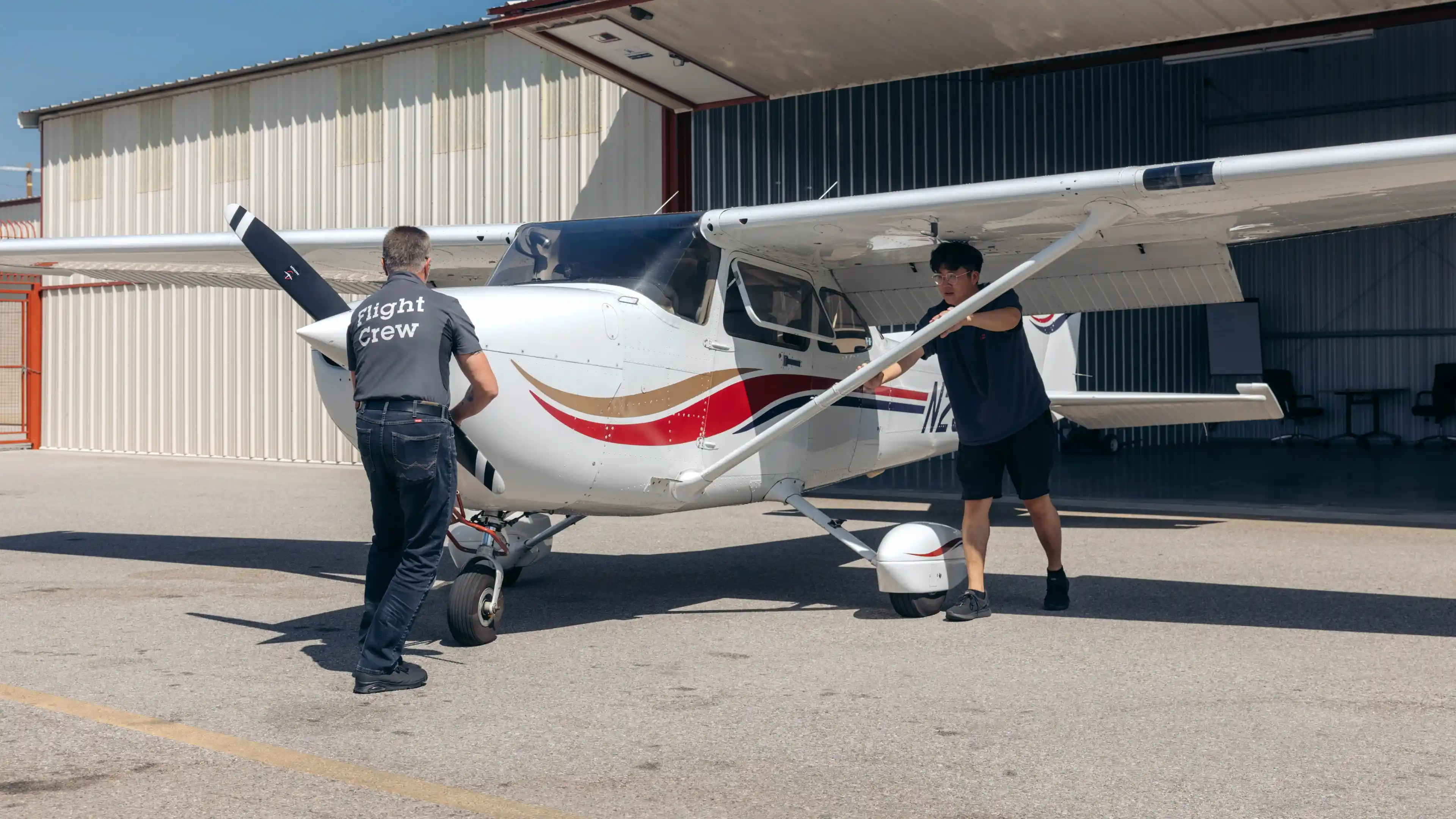 la flight academy los angeles flight school cessna 172s being pulled from hangar 2