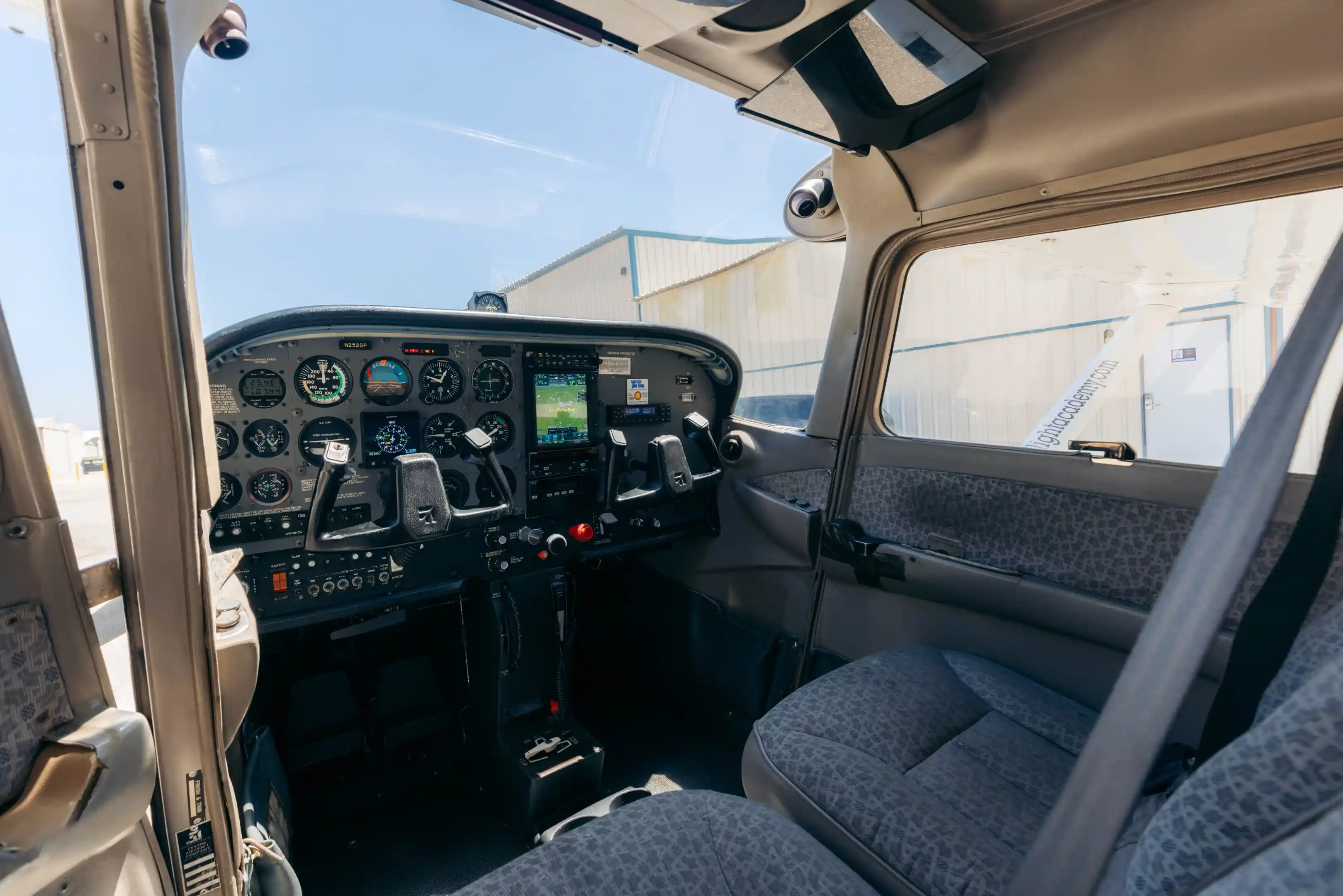 la flight academy los angeles flight school plane cessna 172s inside door view