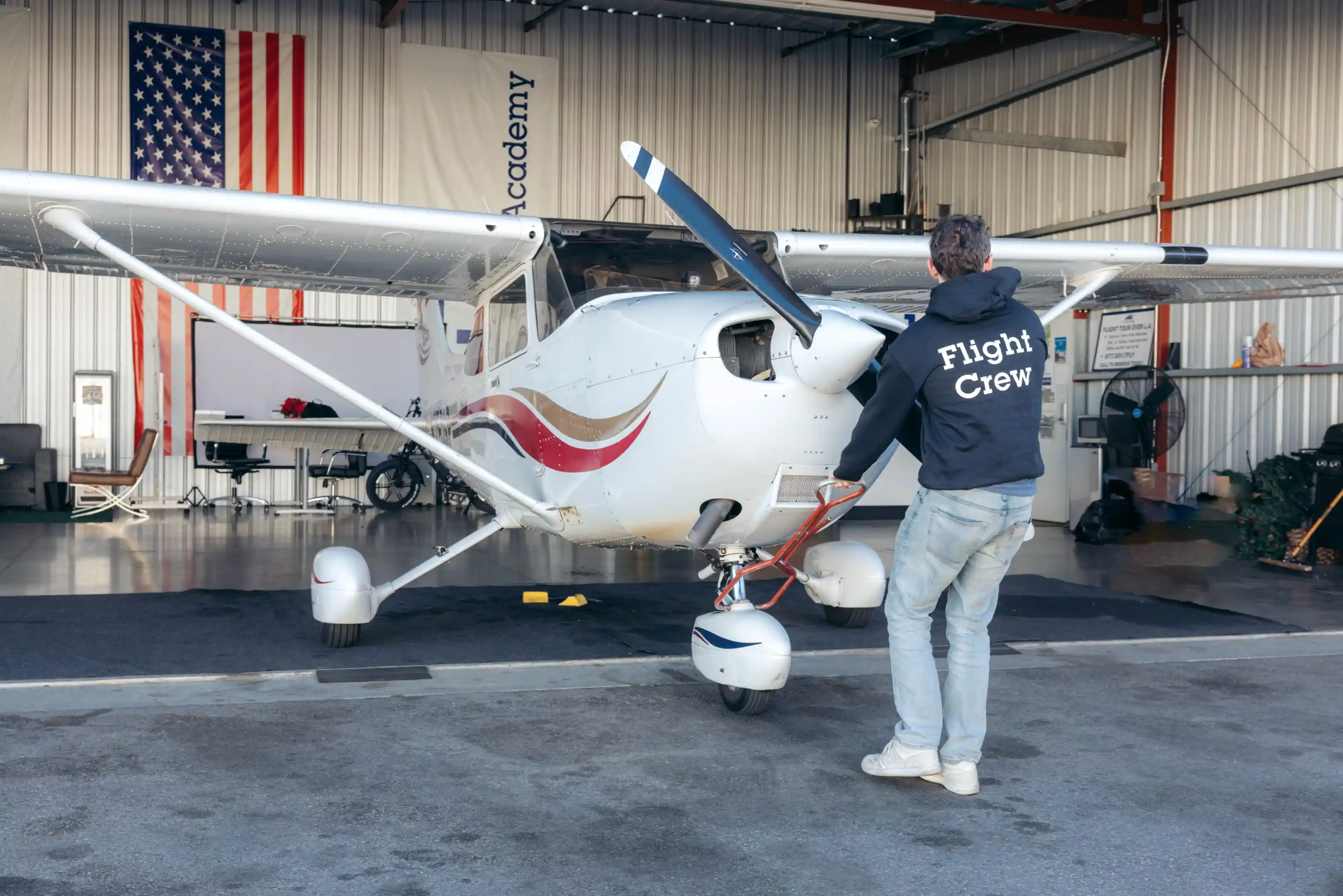 la flight academy los angeles flight school cessna 172s being pulled from main hangar