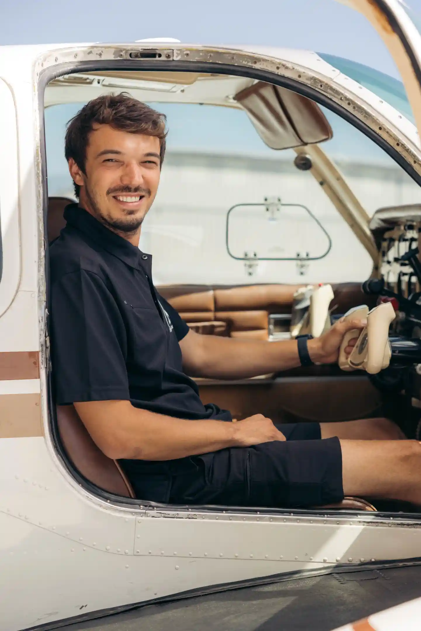 la flight academy los angeles flight school headshot of cfi alex feldman