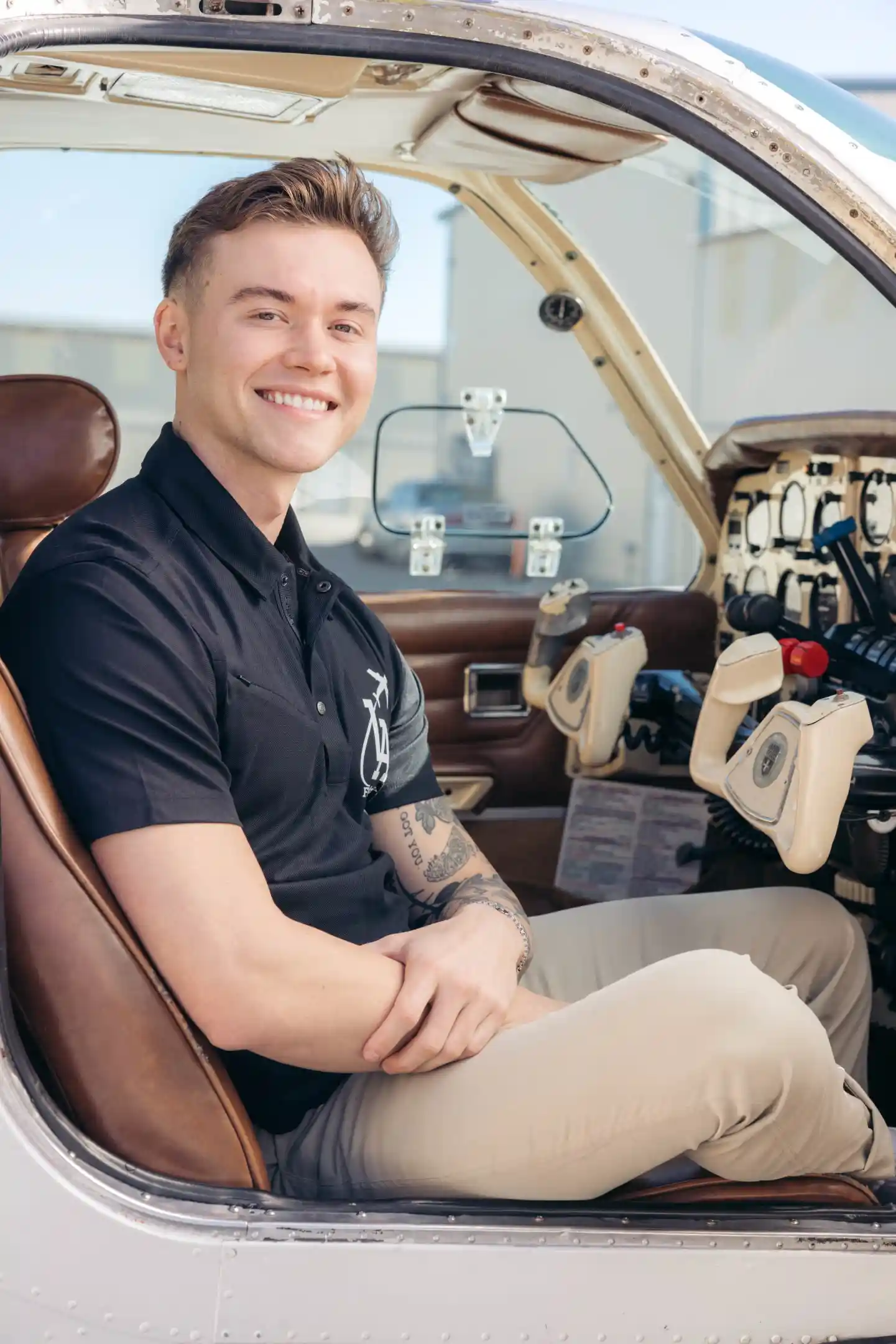 la flight academy los angeles flight school headshot of cfi mason