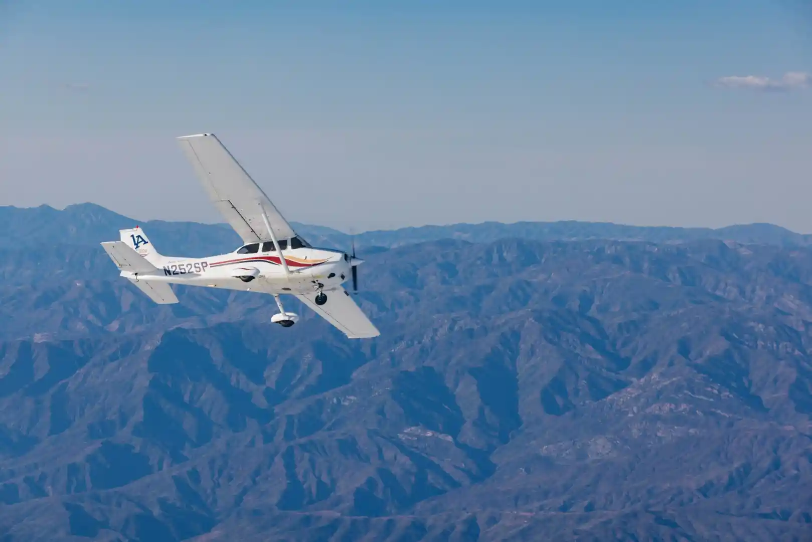 lafa plane cessna 172s flying over california 4