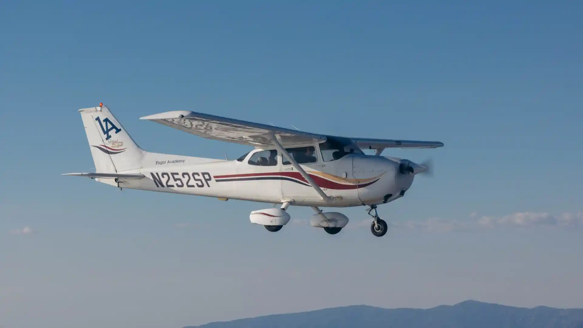 lafa plane cessna 172s flying over california 6