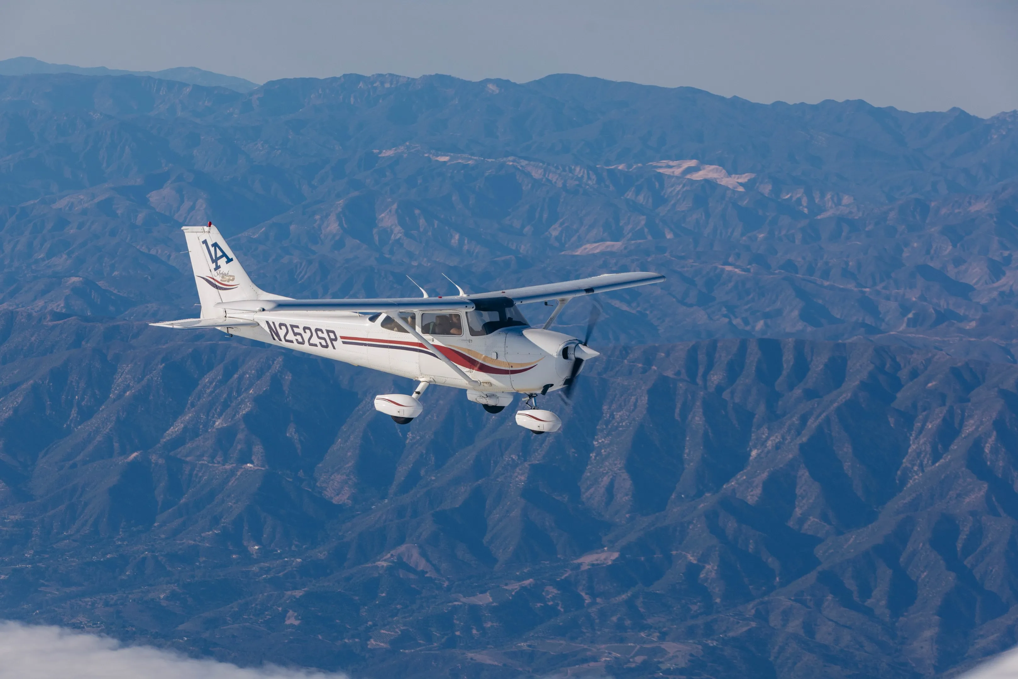 Discovery Flight taking off over Los Angeles