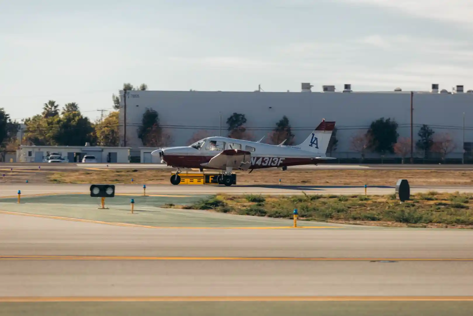 lafa plane piper cherokee on runway