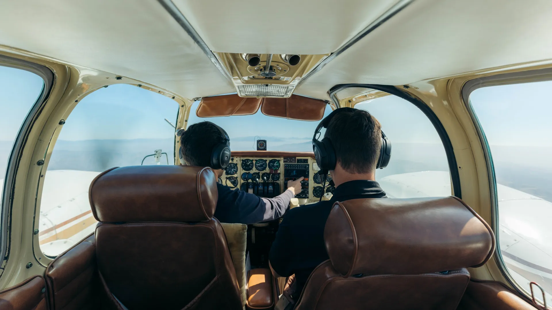 LA Flight Academy student pilot and CFI flying in a Beechcraft Twin Engine